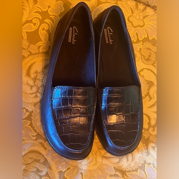 Clarks Loafers - Picture 4 of 9